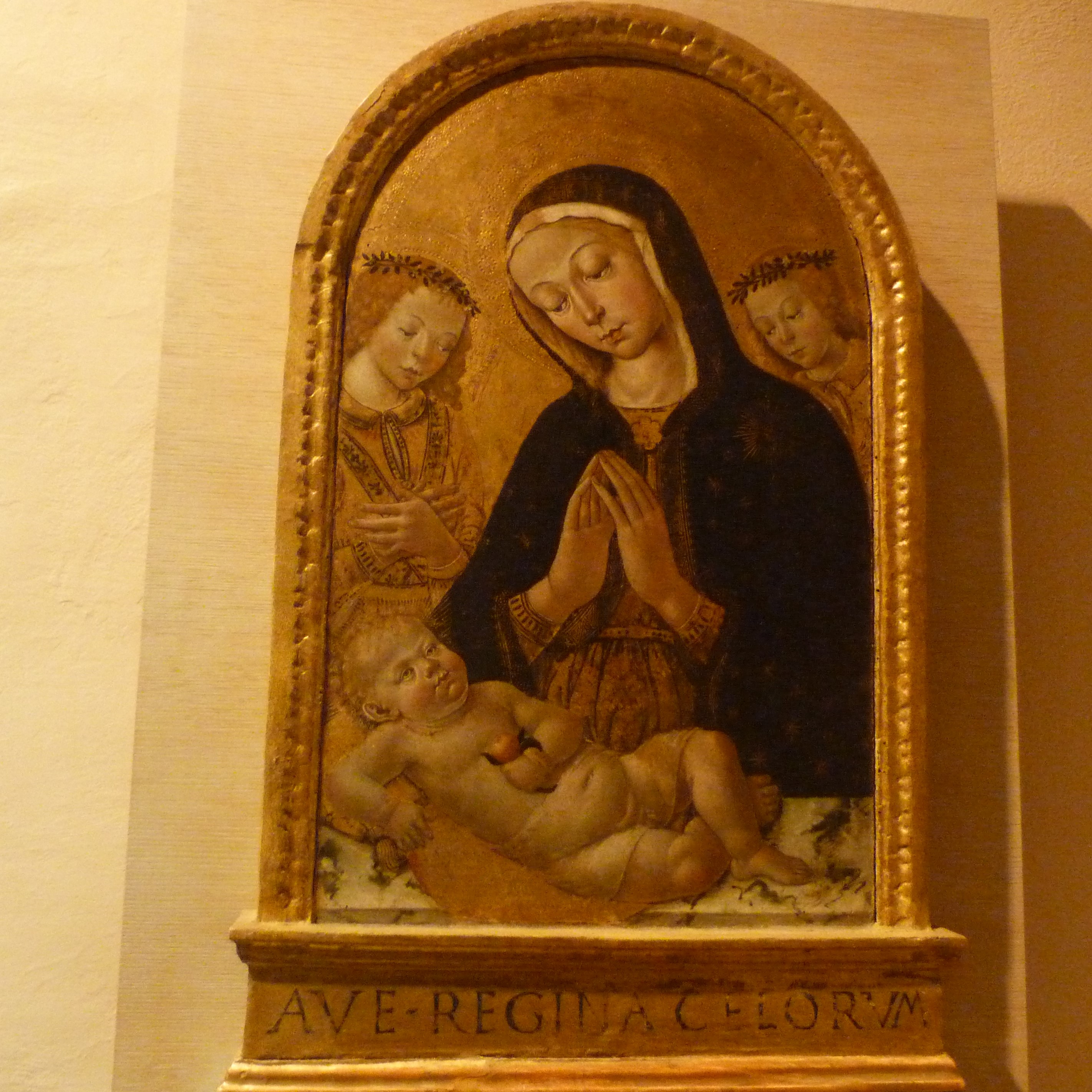 Madonna e angeli adoranti Gesù Bambino